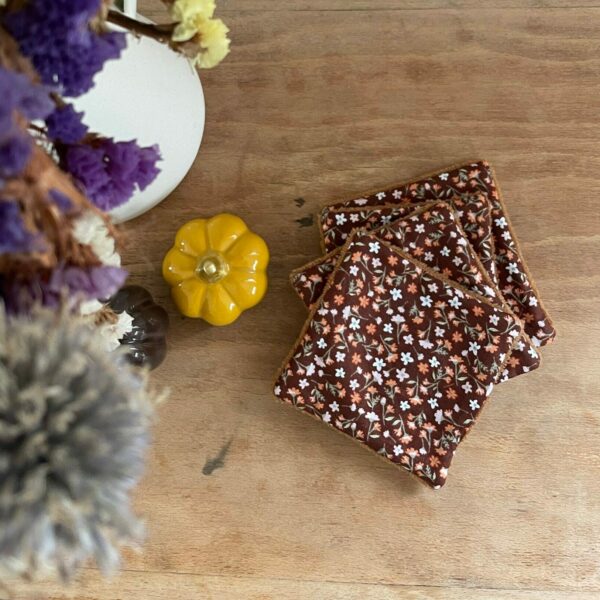 lot de lingettes adultes de couleur marron avec motif de fleurs