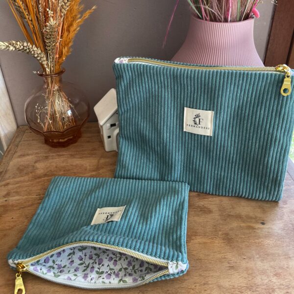 Pochette plate en velours côtelé couleur vert Jade avec motifs de fleurs à l'intérieur